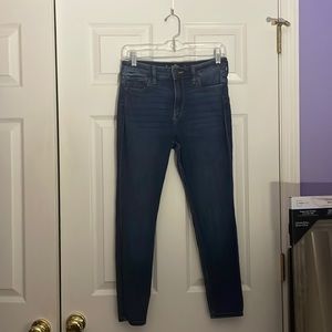 Hollister Mid Rise Dark Wash Skinny Jeans - Size 7 Short